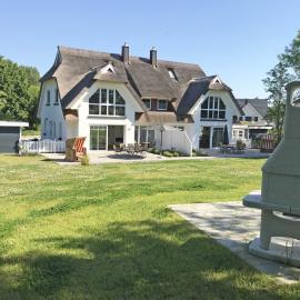 Reetperle Lobbe - Ferienhaus mit Sauna (F 650)، فندق في لوبه
