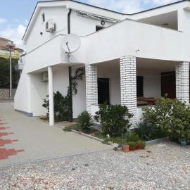 11 Primorska ulica, hotel in Cesarica