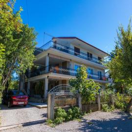 Apartments Pinty, hotel in Jadranovo