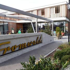 Hubertushof Fromwald Hotel und Gasthof، فندق في Bad Fischau