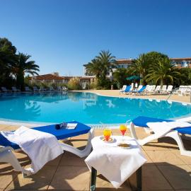 SOWELL HÔTELS du Golfe de Saint-Tropez، فندق في غريمو