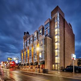 The Falls Hotel & Inn, ξενοδοχείο στους Καταρράκτες του Νιαγάρα