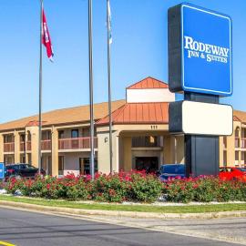 Rodeway Inn & Suites Clarksville near Governors Square Mall, hotel in Clarksville