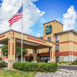 Quality Inn & Suites Lawrenceburg โรงแรมในลอว์เรนซ์เบิร์ก