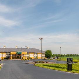 Quality Inn Lewisport، فندق في Lewisport