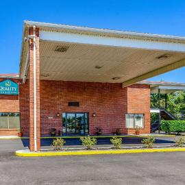 Quality Inn & Suites Creedmoor - Butner, hotel u gradu Creedmoor
