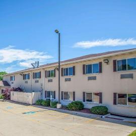 Comfort Suites Peoria I-74، فندق في بيوريا