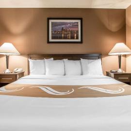 Quality Inn Elgin I-90, hotel i Elgin