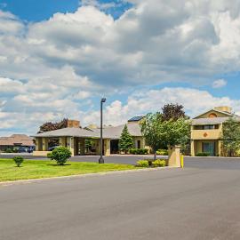 Quality Inn & Suites Frostburg-Cumberland、Frostburgのホテル