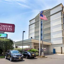 Comfort Suites at Woodbridge, מלון באבנל