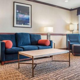 Quality Inn Near Walden Galleria Mall โรงแรมในชีคโทวากา