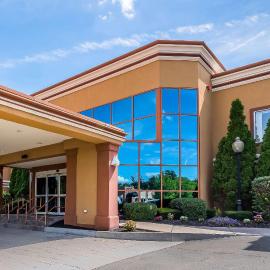 Quality Inn & Suites Albany Airport, hotel en Latham