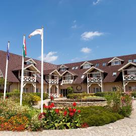 Orchidea Hotel Lipót, хотел в Липот