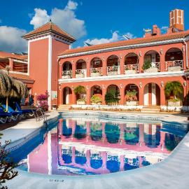 Los Arcos, hotel em Nerja