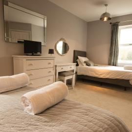 Hardwick Cottage- Darwin Lake Holiday Village