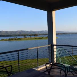 Puerto del Águila Departamentos sobre el Lago - The View Luxury Aparts, hotel in Potrero de Garay