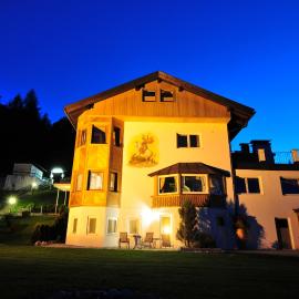 Hotel-Garni Drachenburg, ξενοδοχείο σε Mittenwald
