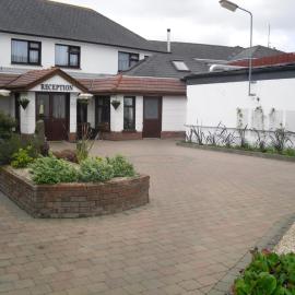 The Horse and Hound Hotel, hotel v mestu Ballynabola