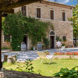 Agriturismo diffuso Tenuta Armaiolo - widespread farmhouse, Hotel in Rapolano Terme