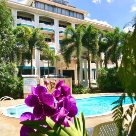 Krabi Golden Hill Hotel, готель у місті Крабі