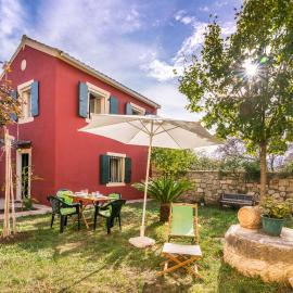 Traditional Rustic Maisonette and House by Konnect