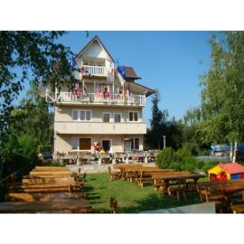 Vila Tom Cris – hotel w mieście Câmpina