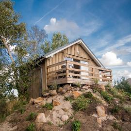 Pape Rogas, hotel sa Pape