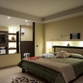 Viesnīca Manhattan Village Hotel pilsētā Sulmona