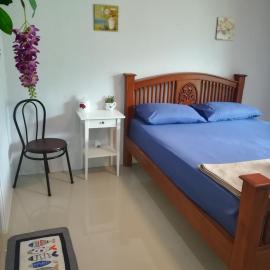Mae Pon Guesthouse, hotel in Khao Lak