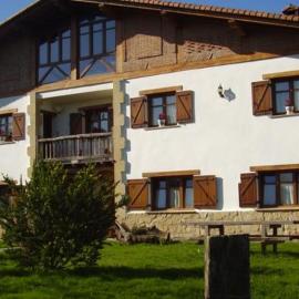 Casa Rural Orortegi، فندق في Aia