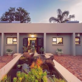 Three Olives Guesthouse، فندق في سنتوريون