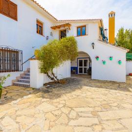 Casa Jardín del Olivar con Piscina privada, hotel Alcaucínban