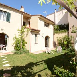 Al Colle Di Lari โรงแรมในLari
