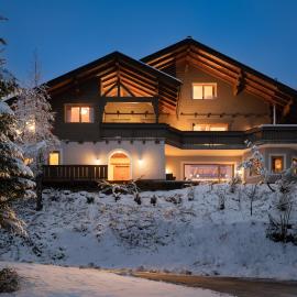 Designferienhaus Luxus Bergchalet XXL Ski In-Out Snow Space Wagrain Flachau