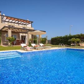 Evergreen Seaside Villa with private pool