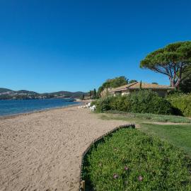 Résidence Agathos (un jardin sur la plage), hótel í Agay - Saint Raphael