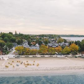 Heikendorf Ostseebad Strandhotel mit Sauna by Belvilla, khách sạn ở Heikendorf