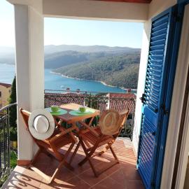 Apartments Mare Losinjska 16, hotel u gradu Rabac