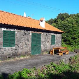 Azores Hibiscus House - Mountain and Sea, hotel in São Roque do Pico