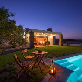 CRISTELIA SEAFRONT & POOL VILLA, Hotel in Lachania