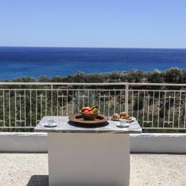 Skouros Villa 2, hotel u gradu Kastrí