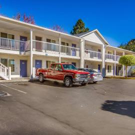Motel 6 Portland Mall - 205, hotel in Portland