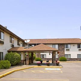 Days Inn & Suites by Wyndham Davenport East, hotelli kohteessa Davenport