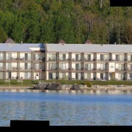 AmericInn by Wyndham Saint Ignace Lakefront, отель в городе Сент-Игнас