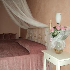 Bed&Breakfast Giardini di Corte, хотел в Тосколано Мадерно
