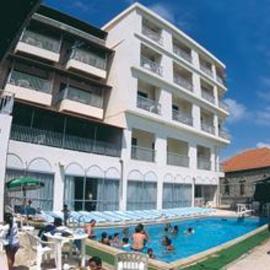 Le Crillon, hotel v mestu Broummana
