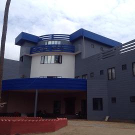 Trichūr में, होटल Kallada Golden Hotel