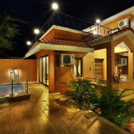 SaffronStays Nithyam - 2BR budget pool villa in Wada, gated community, Wi-Fi, river walk, near Mumbai via NH48, hotel Pālghar városában