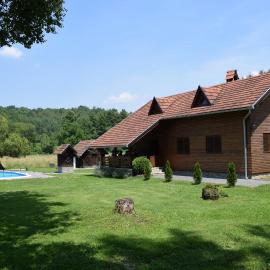 KRAJNA KUĆA ZA ODMOR、Čačinciのホテル