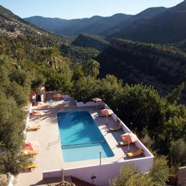 Auberge BAB IMOUZER, hotel a Tagherat Anekrim